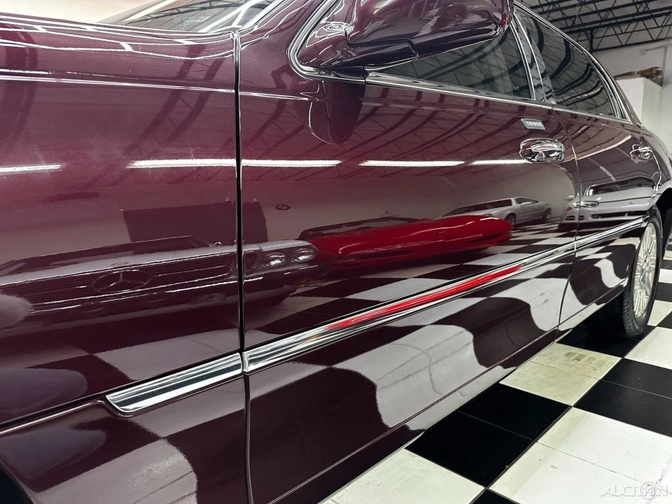 2011 Lincoln Town Car - Image 15 of 21