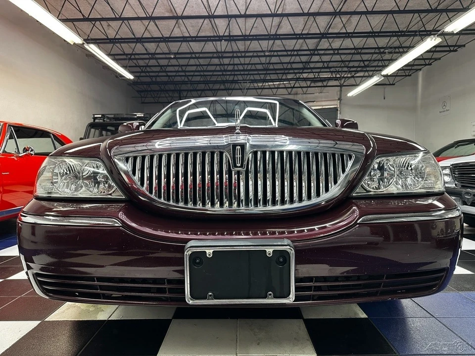 2011 Lincoln Town Car - Image 6 of 21