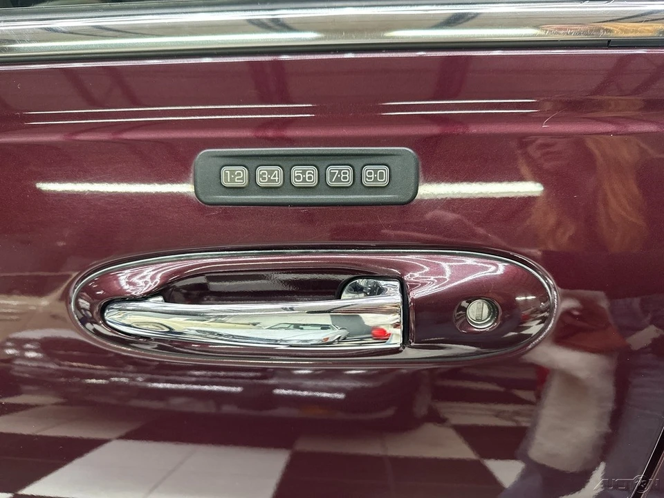 2011 Lincoln Town Car - Image 16 of 21