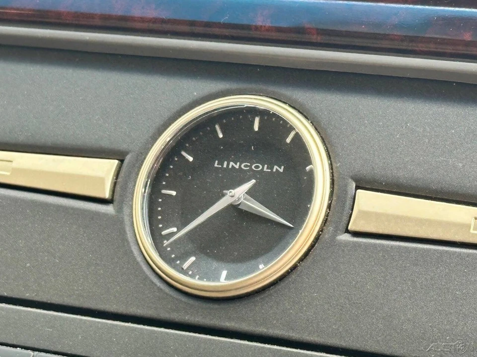2011 Lincoln Town Car - Image 20 of 21