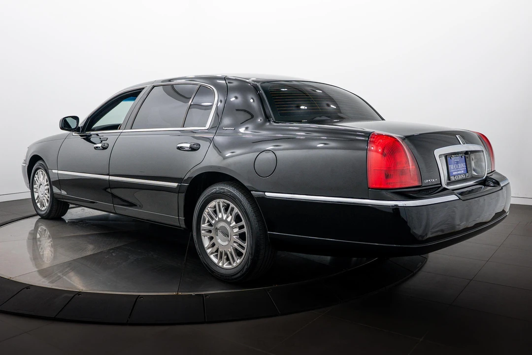 2011 Lincoln Town Car - Image 4 of 31