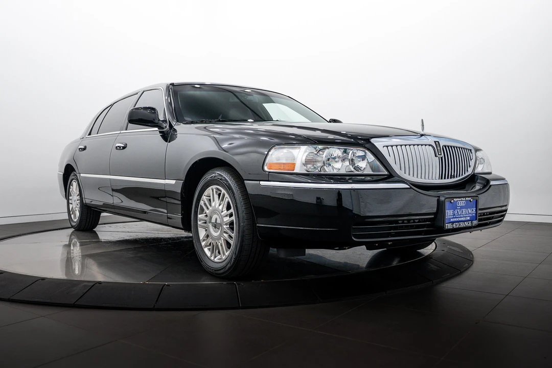 2011 Lincoln Town Car - Image 9 of 31