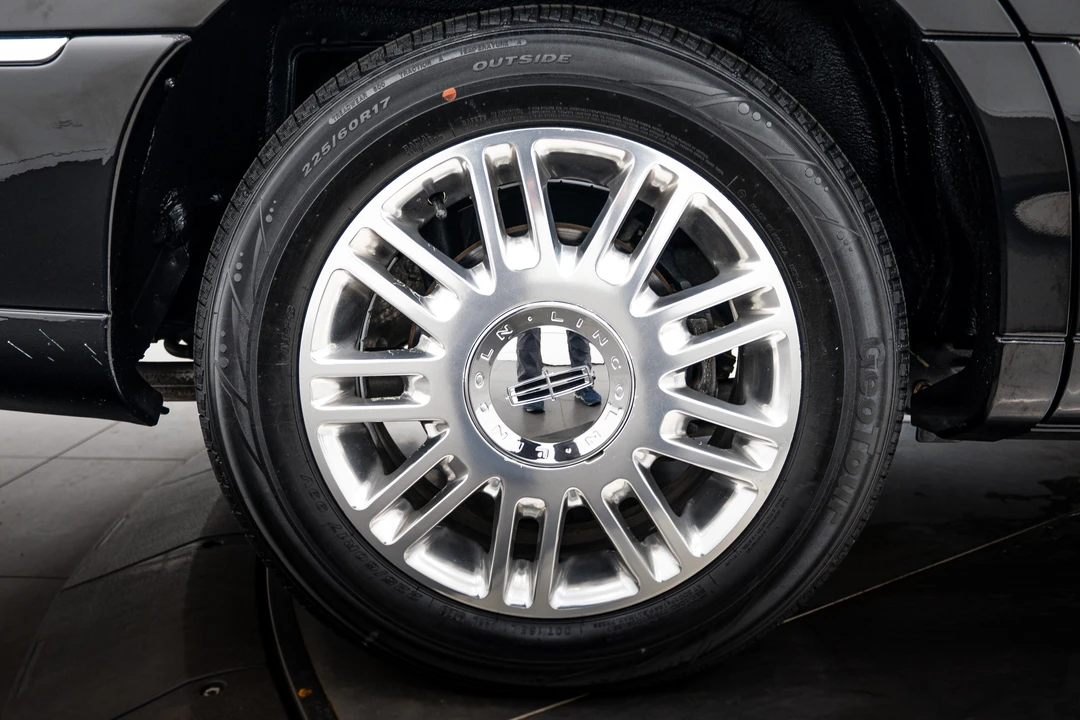 2011 Lincoln Town Car - Image 31 of 31