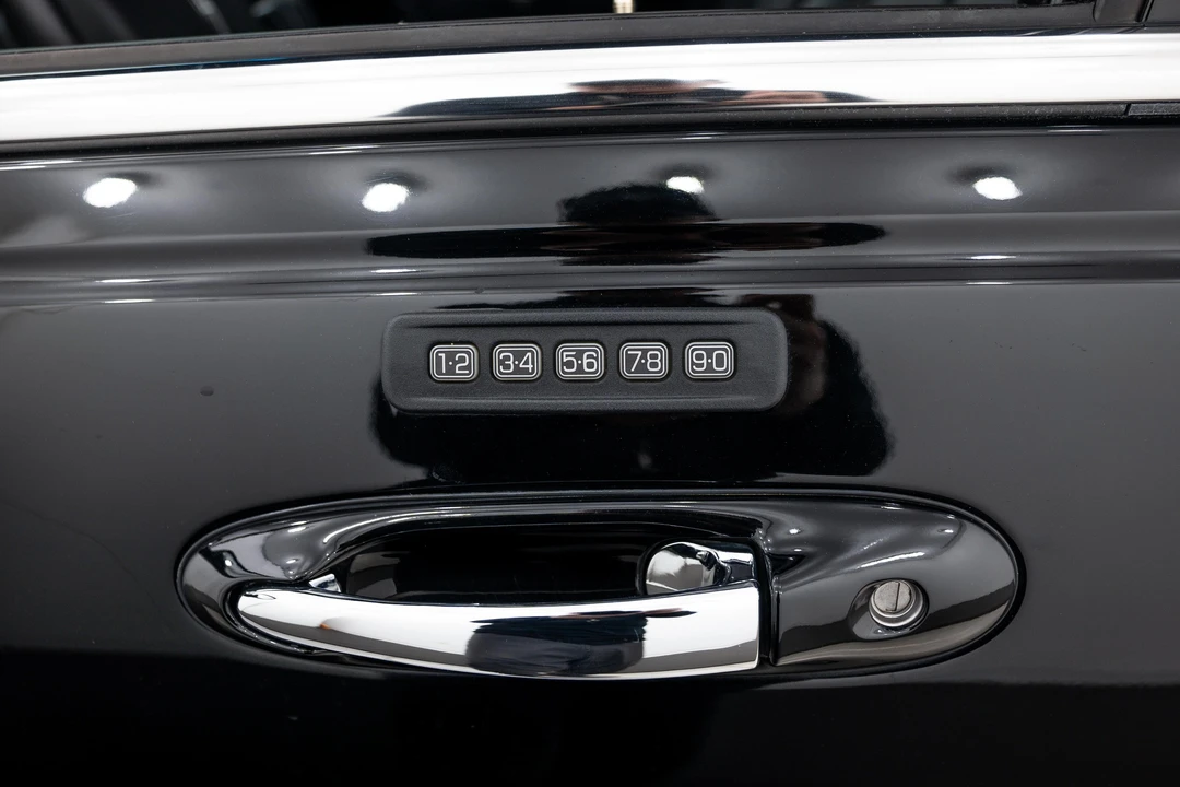 2011 Lincoln Town Car - Image 10 of 31