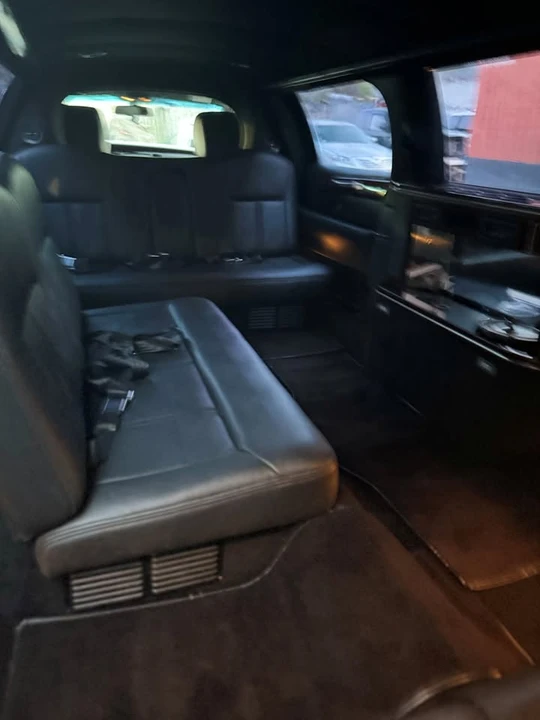 2011 Lincoln Town Car - Image 6 of 6