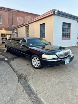 2011 Lincoln Town Car Signature L Sedan 4D