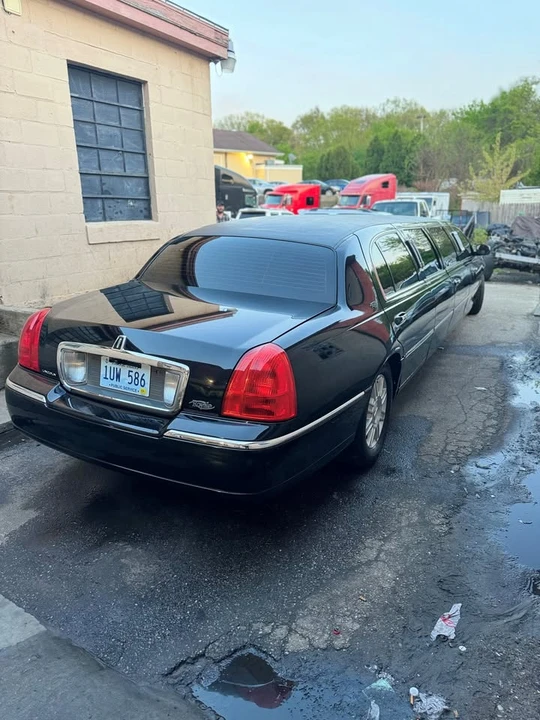 2011 Lincoln Town Car - Image 4 of 6