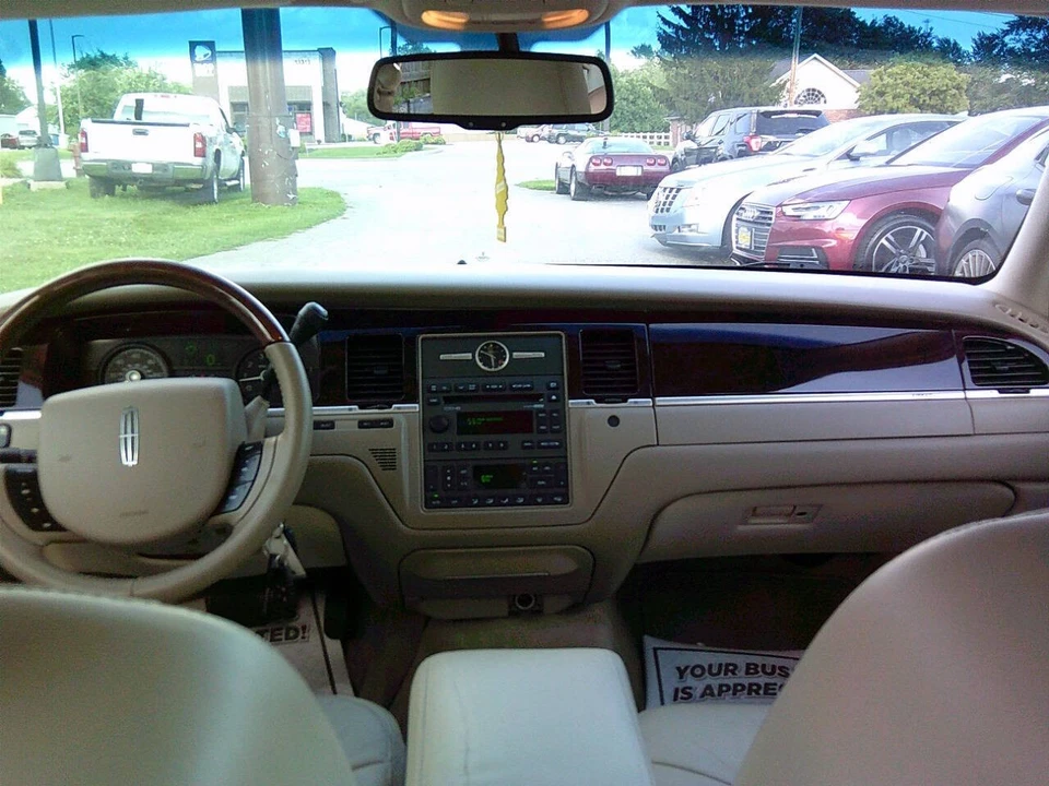 2011 Lincoln Town Car - Image 21 of 21