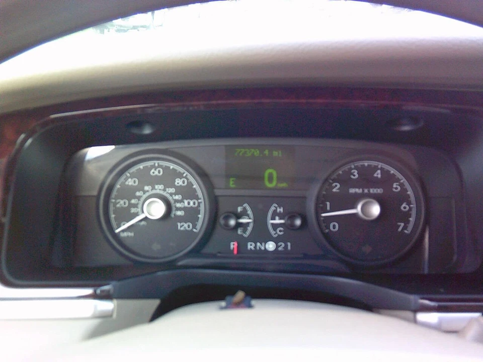 2011 Lincoln Town Car - Image 17 of 21