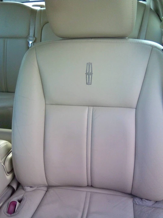 2011 Lincoln Town Car - Image 14 of 21