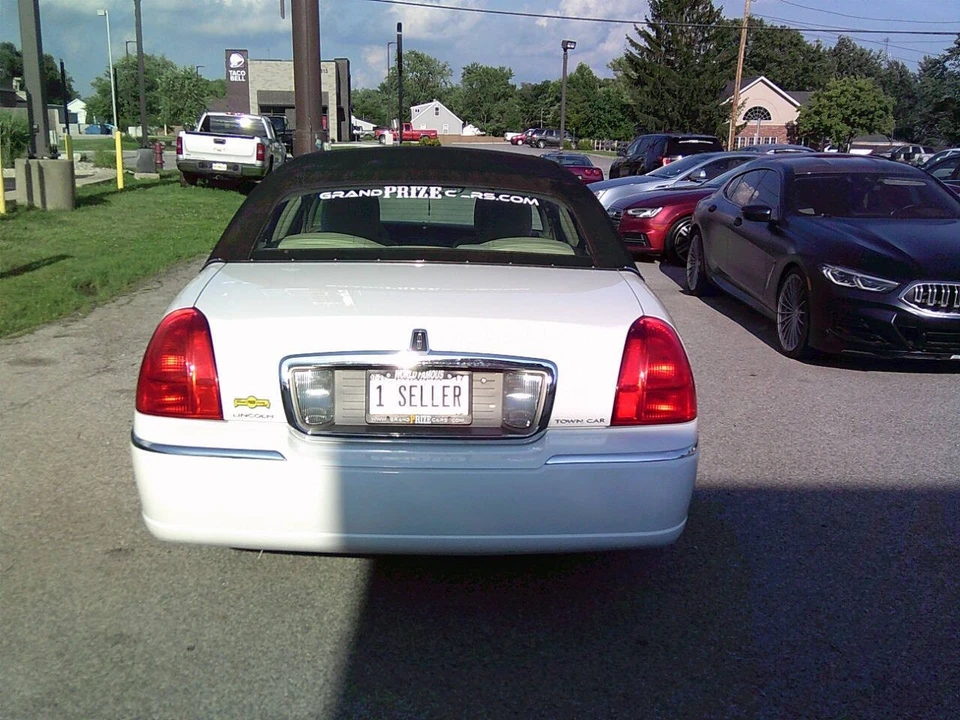 2011 Lincoln Town Car - Image 7 of 21