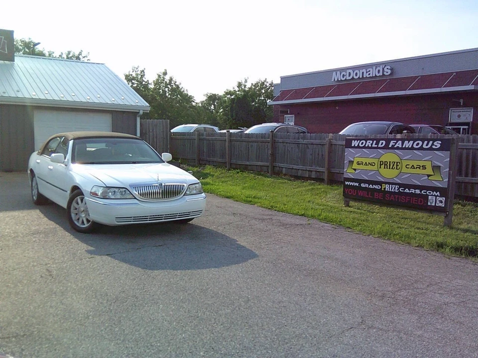 2011 Lincoln Town Car - Image 11 of 21