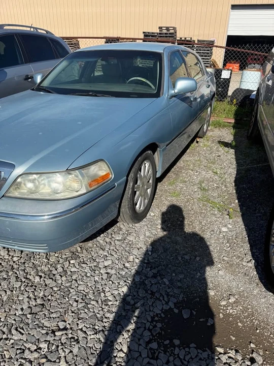 2011 Lincoln Town Car - Image 3 of 6