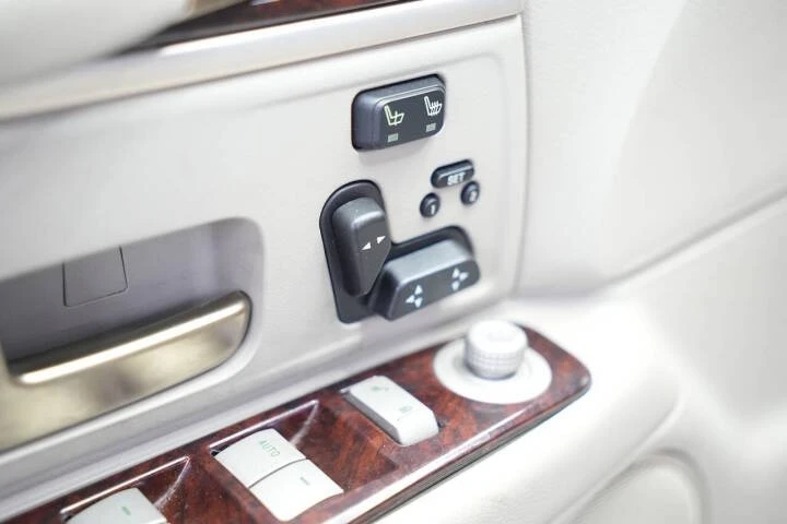 2011 Lincoln Town Car - Image 12 of 17