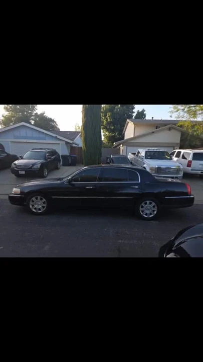 2011 Lincoln Town Car - Image 10 of 10