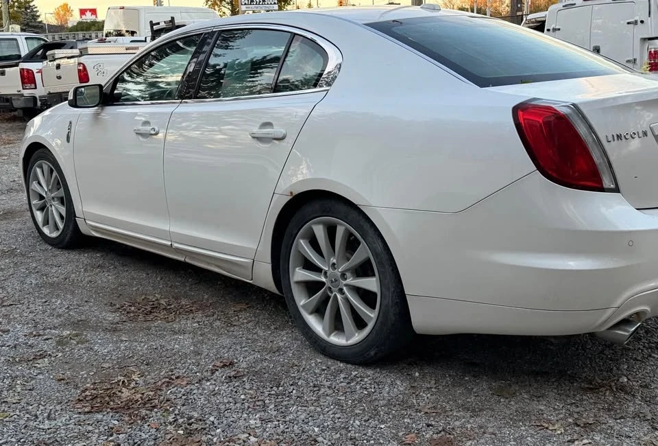 2011 Lincoln MKS - Image 9 of 10