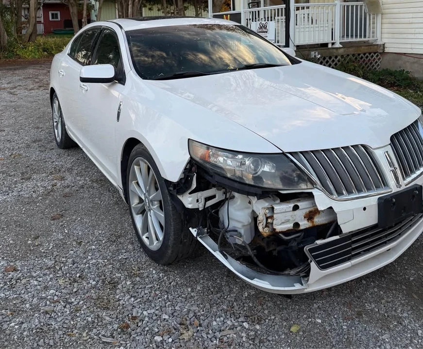 2011 Lincoln MKS - Image 4 of 10
