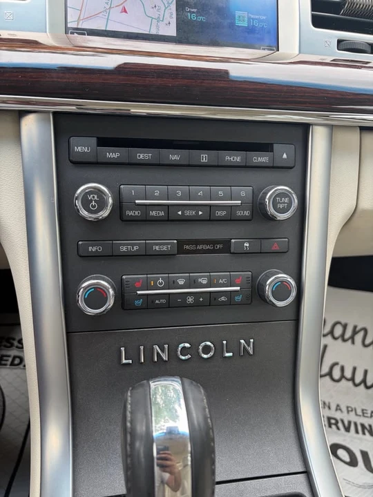 2011 Lincoln MKS - Image 11 of 16
