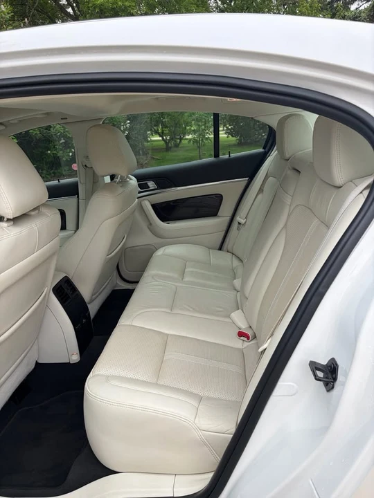 2011 Lincoln MKS - Image 8 of 16