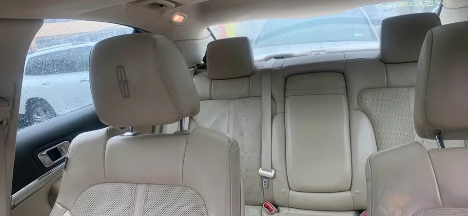 2011 Lincoln MKS - Image 6 of 8