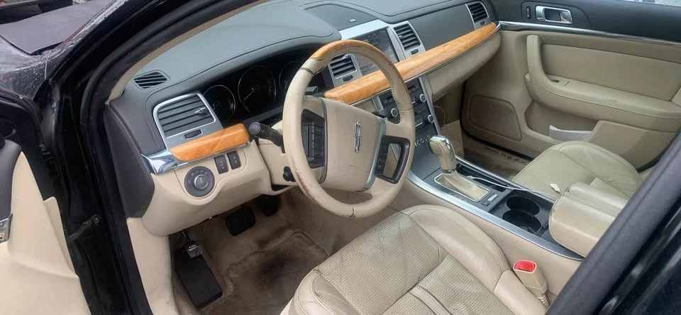 2011 Lincoln MKS - Image 7 of 8
