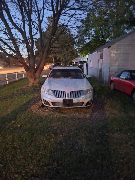 2011 Lincoln MKS - Image 2 of 4