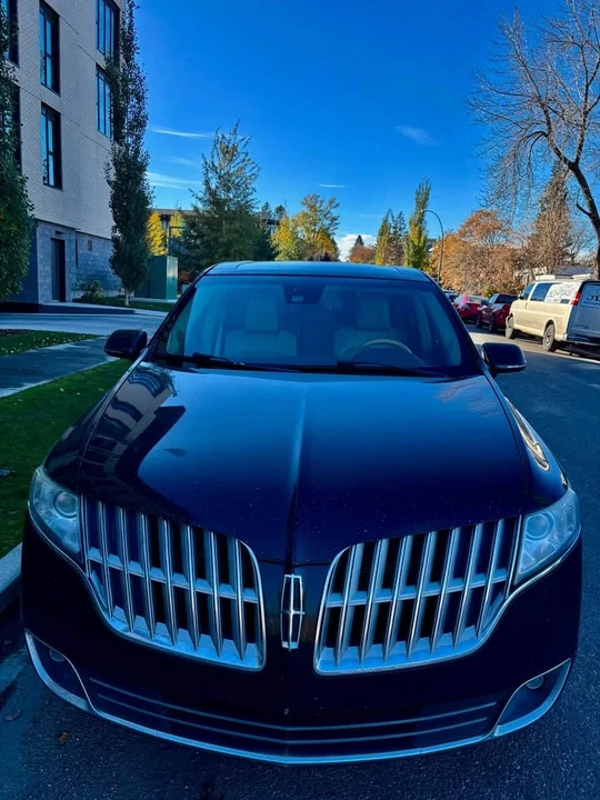 2011 Lincoln MKT - Image 2 of 10