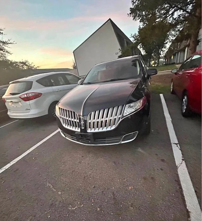 2011 Lincoln MKT - Image 1 of 11