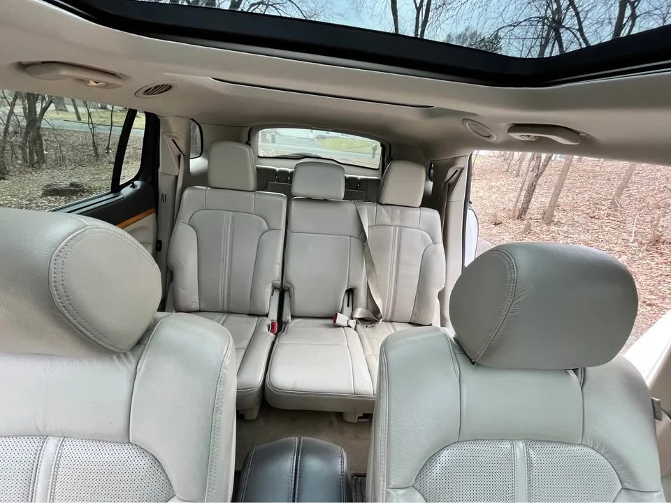 2011 Lincoln MKT - Image 7 of 10