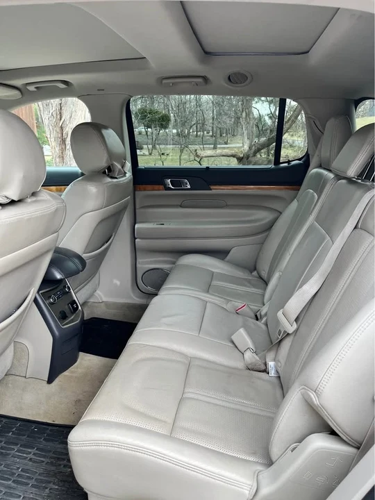2011 Lincoln MKT - Image 5 of 10