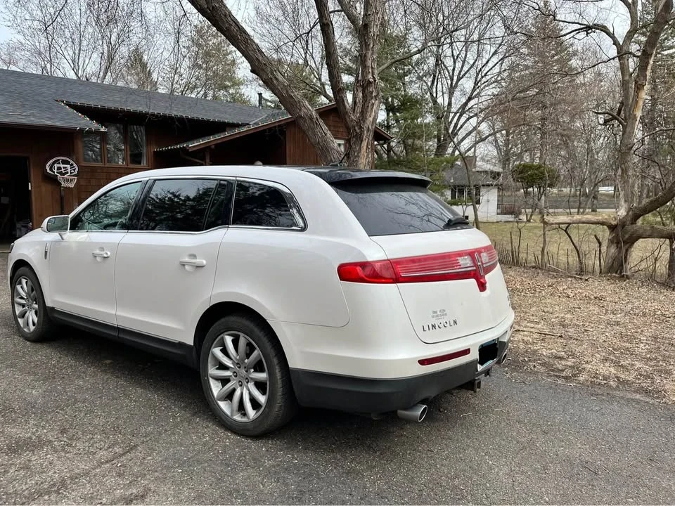 2011 Lincoln MKT - Image 3 of 10