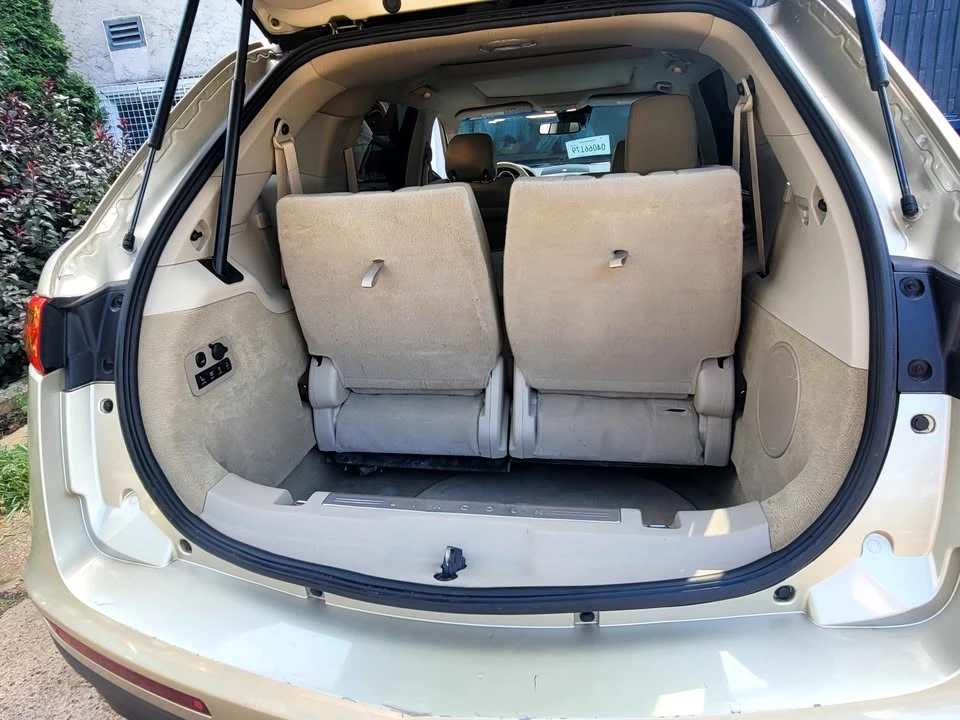 2011 Lincoln MKT - Image 10 of 13