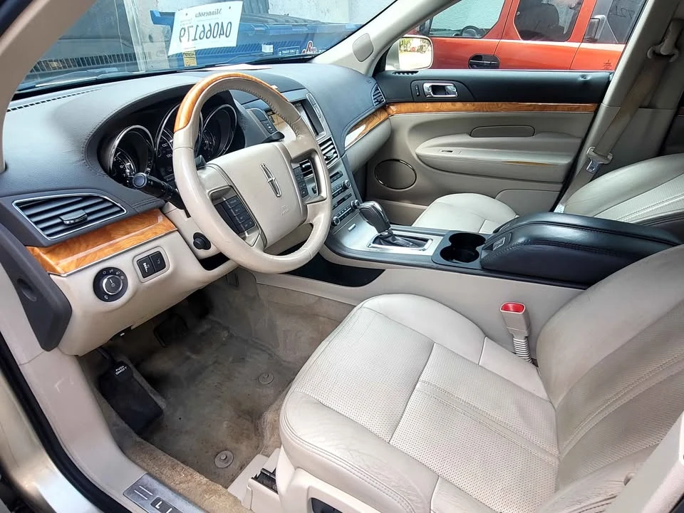 2011 Lincoln MKT - Image 6 of 13