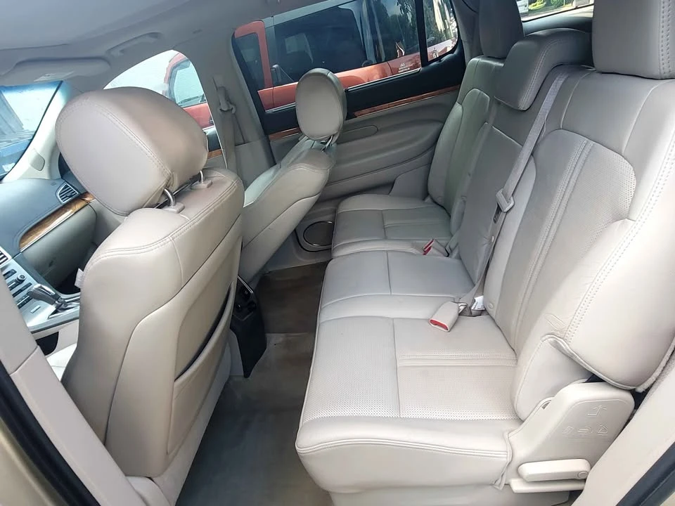 2011 Lincoln MKT - Image 7 of 13