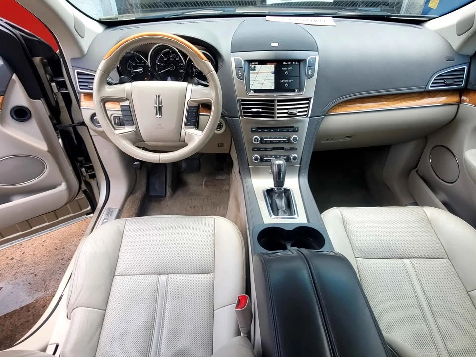2011 Lincoln MKT - Image 11 of 13