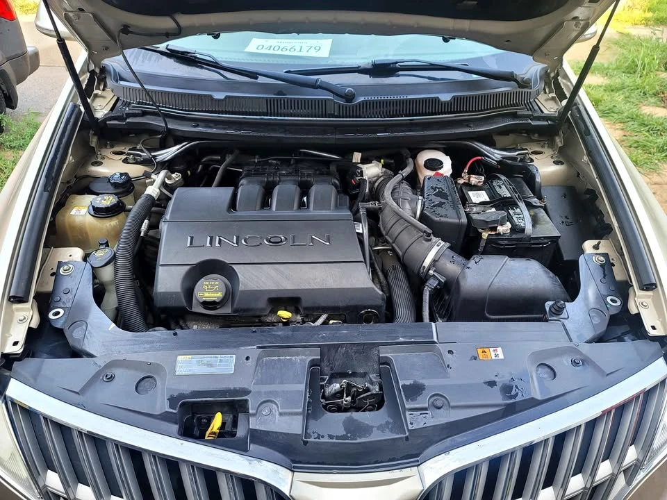 2011 Lincoln MKT - Image 4 of 13