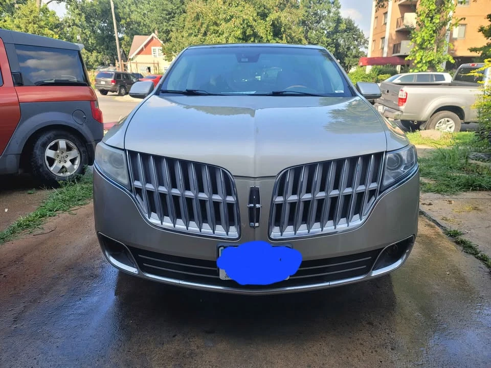 2011 Lincoln MKT - Image 2 of 13