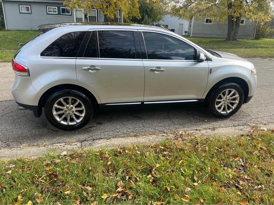 2011 Lincoln MKX - Image 2 of 8