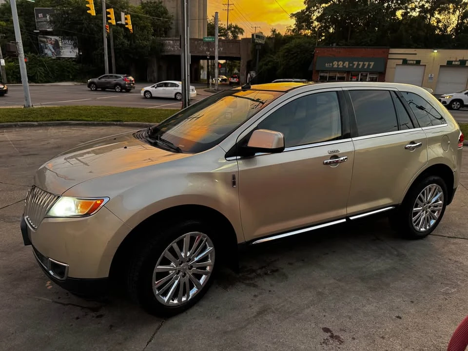 2011 Lincoln MKX - Image 8 of 8