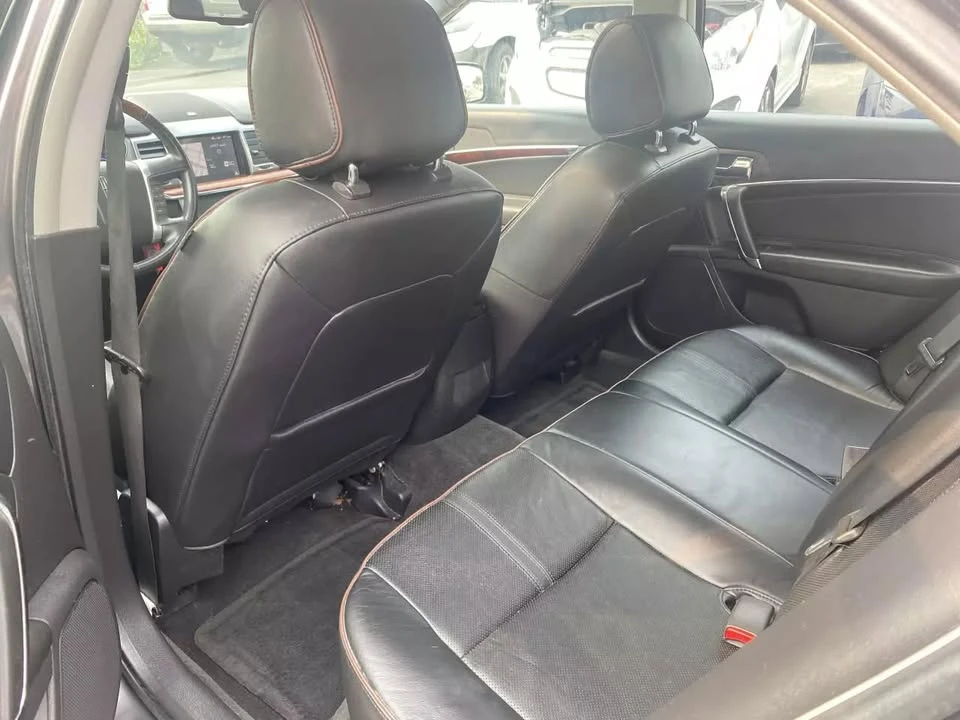 2011 Lincoln MKZ - Image 11 of 12