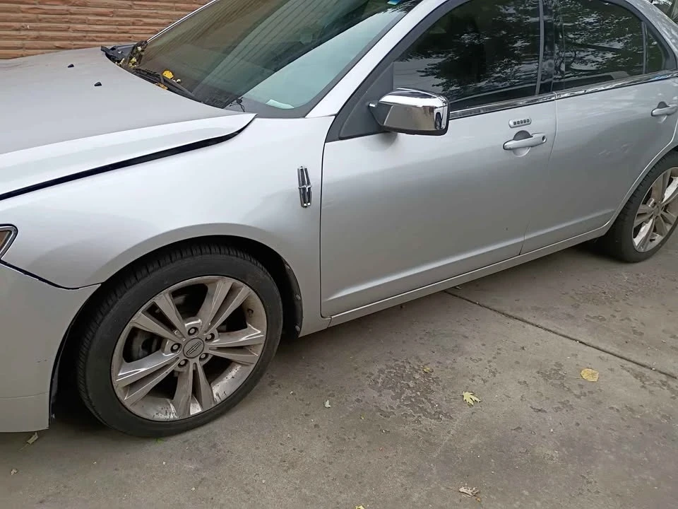 2011 Lincoln MKZ - Image 2 of 3