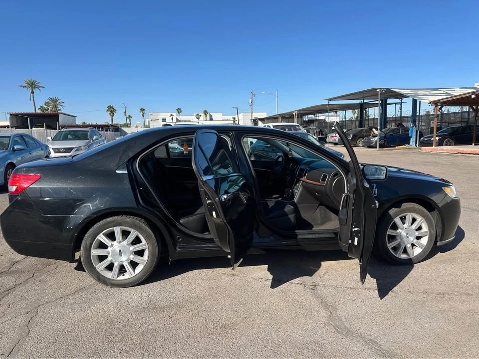 2011 Lincoln MKZ - Image 16 of 17