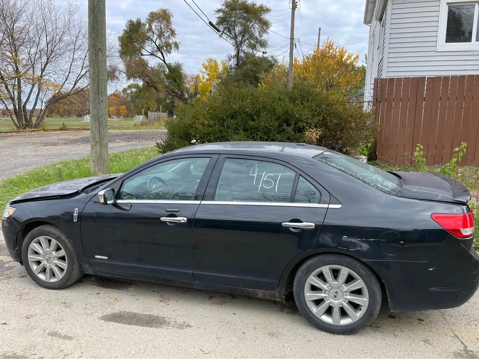 2011 Lincoln MKZ - Image 2 of 4