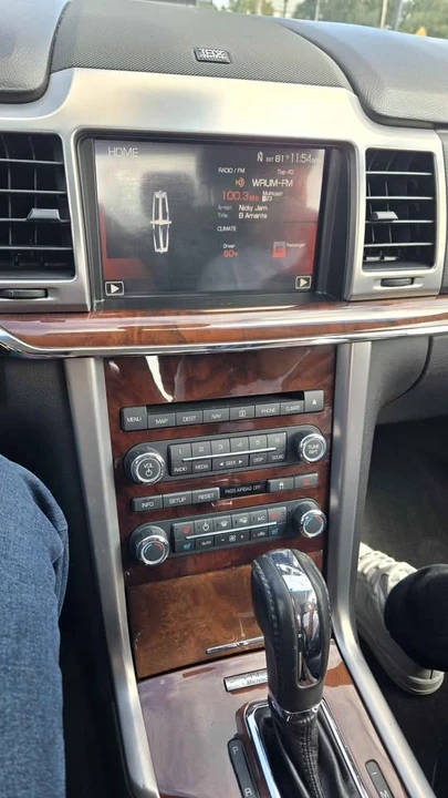 2011 Lincoln MKZ - Image 7 of 15