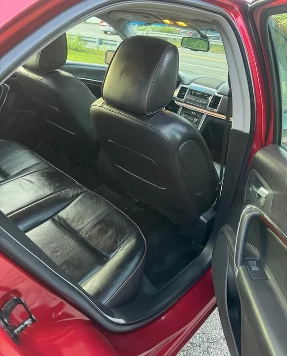 2011 Lincoln MKZ - Image 10 of 13