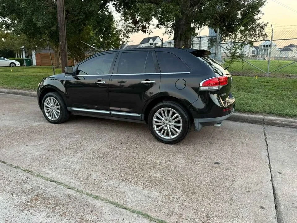 2011 Lincoln MKZ - Image 9 of 17