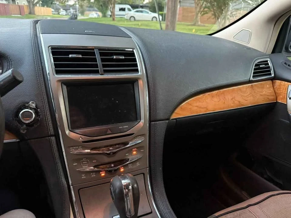 2011 Lincoln MKZ - Image 8 of 17