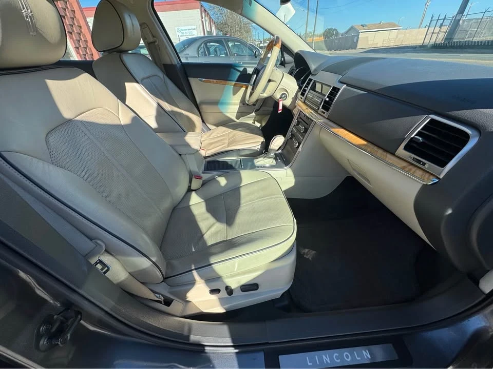 2011 Lincoln MKZ - Image 17 of 19