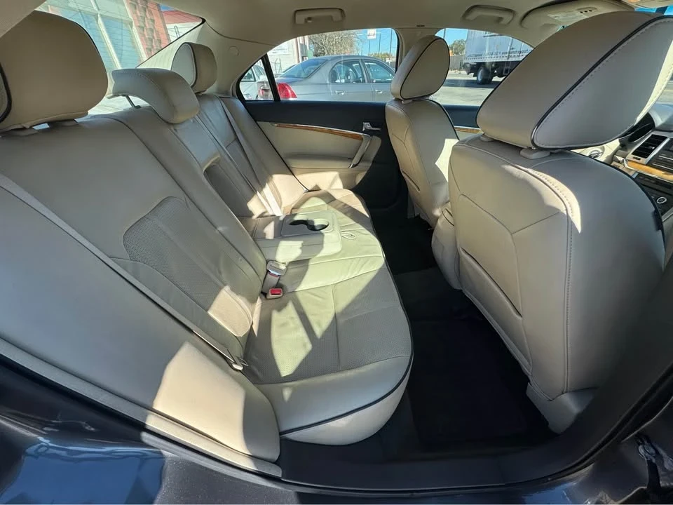 2011 Lincoln MKZ - Image 18 of 19