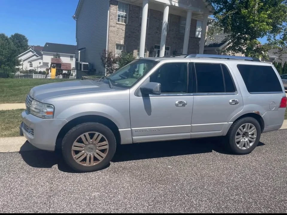 2011 Lincoln Navigator 3rd Gen - Image 4 of 8